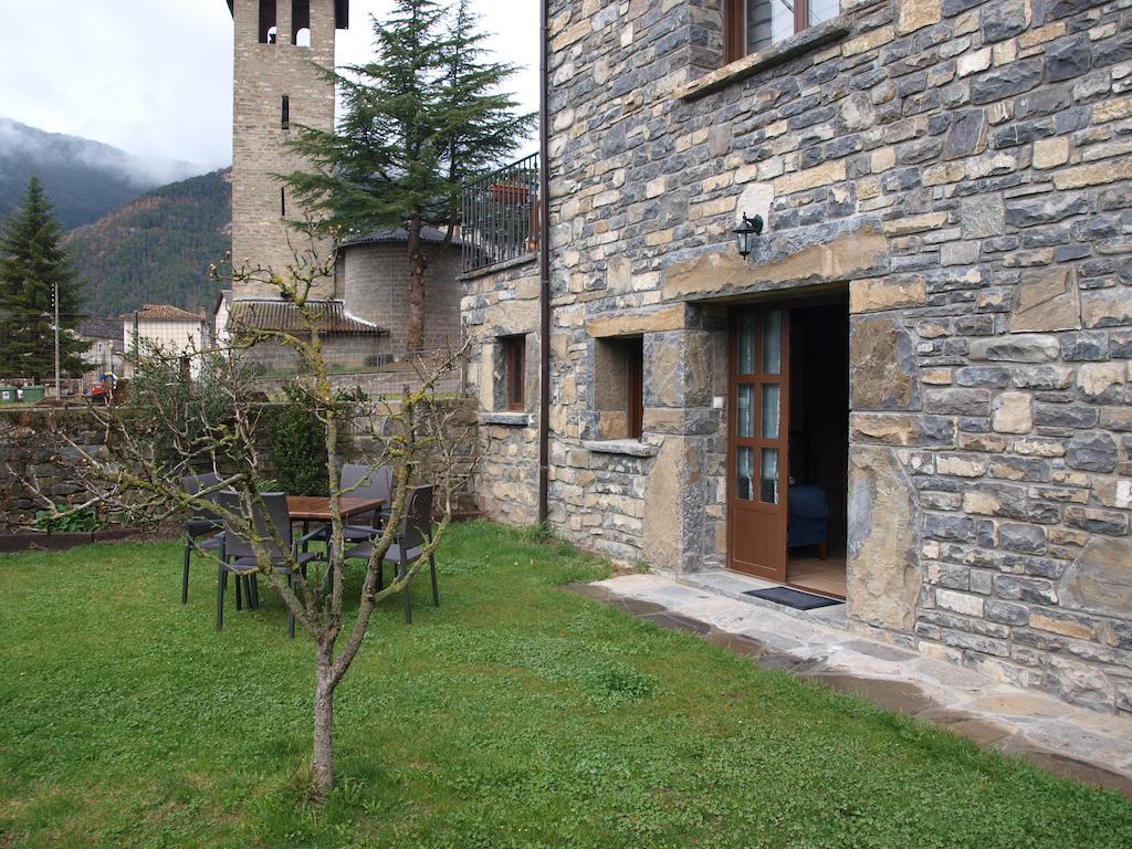 Apartamentos Casa Gallan Sarvisé Oda fotoğraf