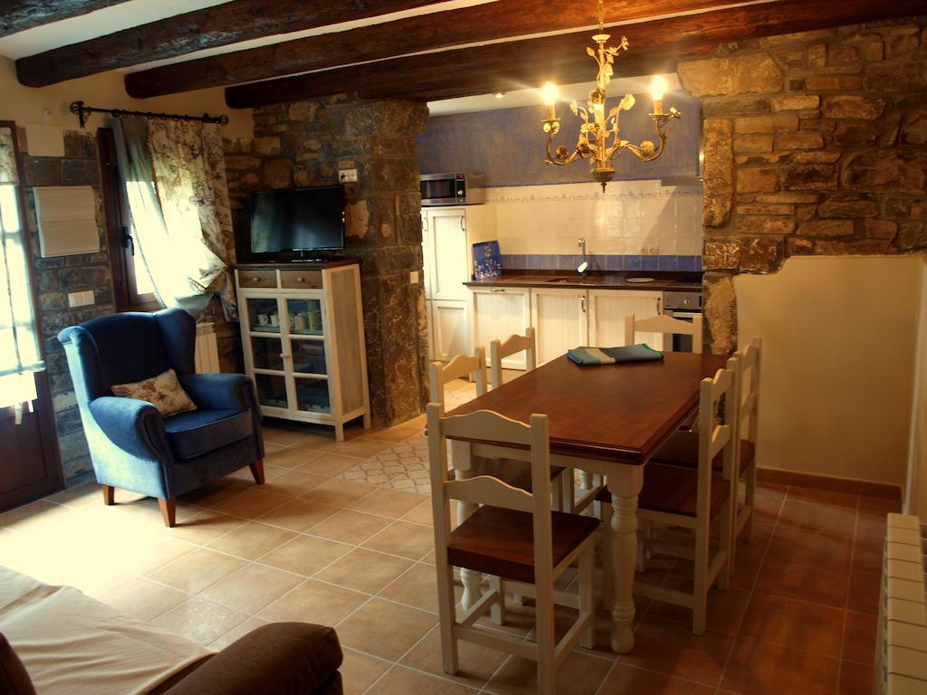 Apartamentos Casa Gallan Sarvisé Oda fotoğraf